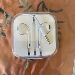 *Apple earbuds never worn* have to many!